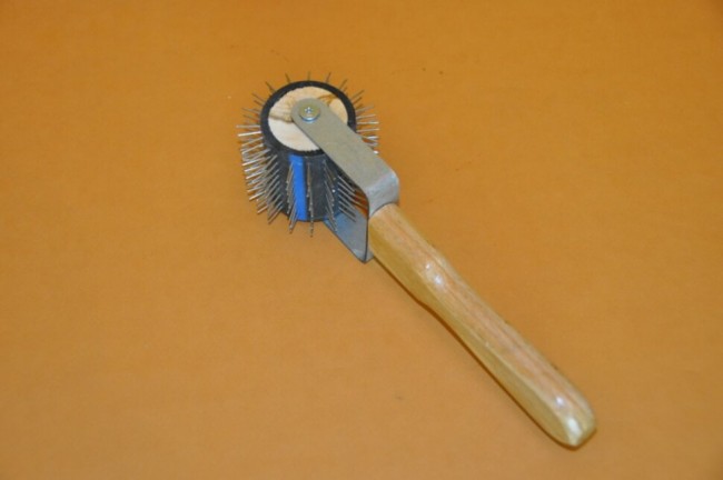 Каток для розпечатування сот